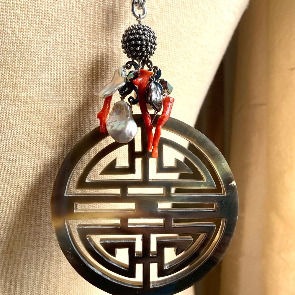 Two Blonde Lizzards Carved Horn Pendant w Coral, Hematite,Pearl & Charm Necklace